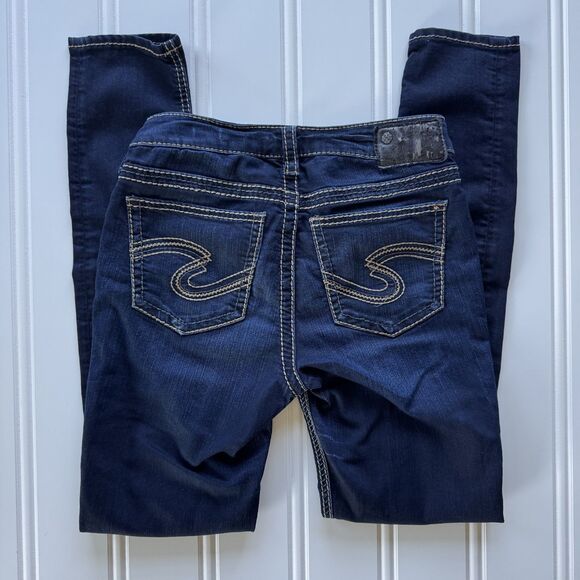 Silver Jeans Denim - Silver Suki Dark Wash Skinny Jeans | Classic Clean Girl Minimalist Denim